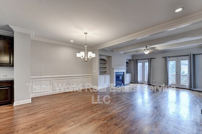 Building Photo - 4648 Pine St