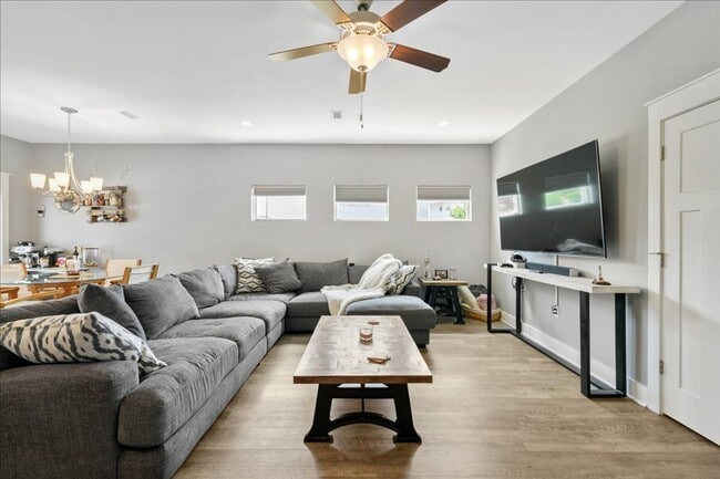 Building Photo - Stunning Tuscany Village Townhouse!