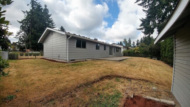 Building Photo - Newly Renovated 3 Bedroom Rambler w/ bonus room!!