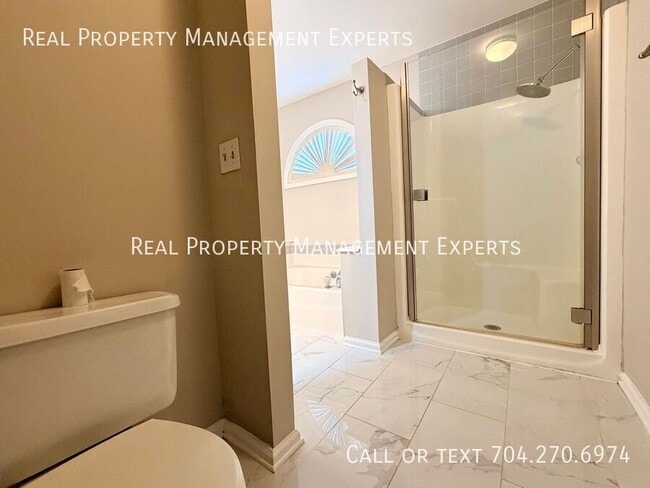 Building Photo - 9315 Pebble Creek Way