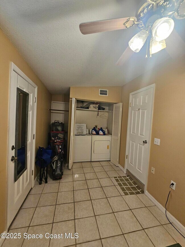 Building Photo - 119 Roosevelt Ave