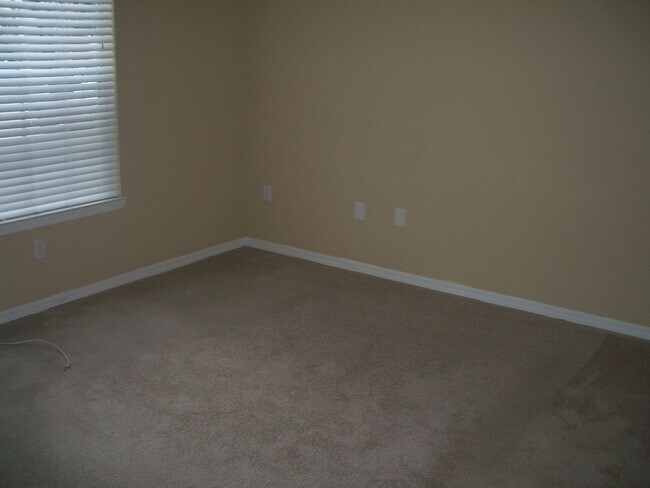 Building Photo - 821 Grand Regency Pointe