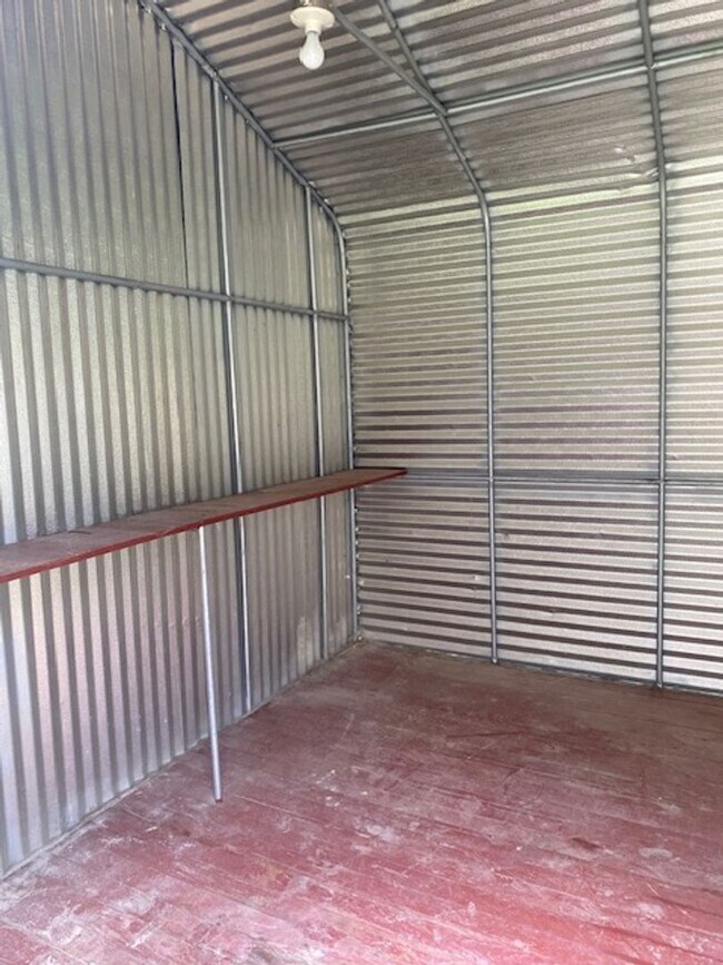 Building Photo - Quiet Living and close to the Back Gate