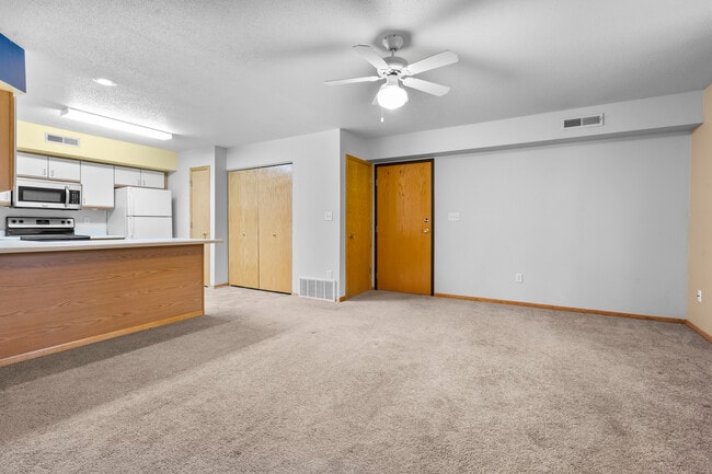 Building Photo - 2270 Holiday Rd