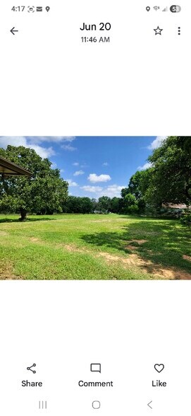 Building Photo - 905 Lakeview Dr