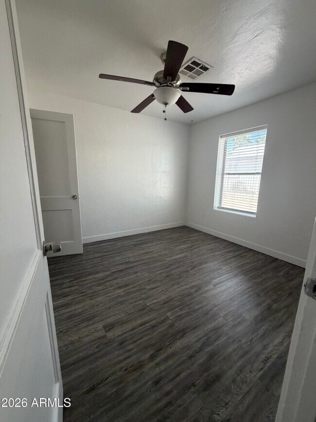 Building Photo - 712 W Taylor St