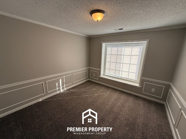 Building Photo - 4627 Chelwood Dr