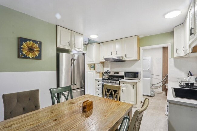 Building Photo - 522 Westminster Ave