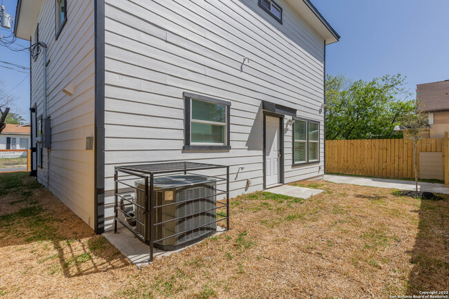Building Photo - 310 Gabriel-