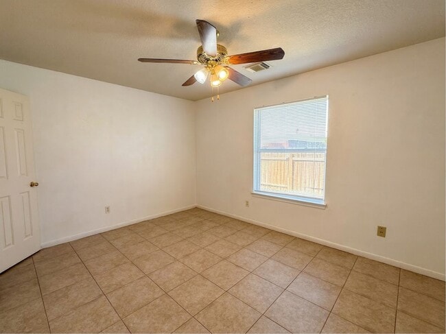 Building Photo - 8926 Diamond Lake Ln