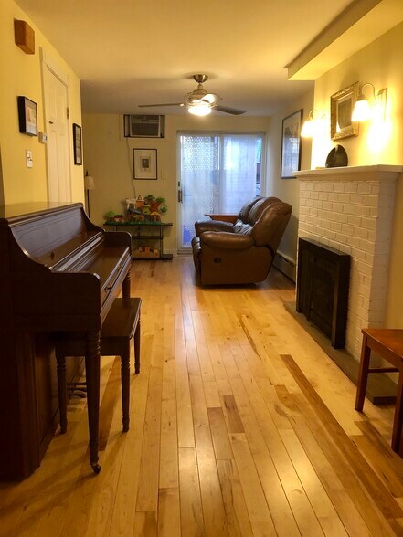 Building Photo - 711 Clymer St