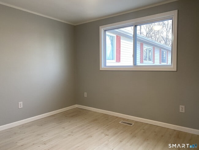 Building Photo - 421 Allen St