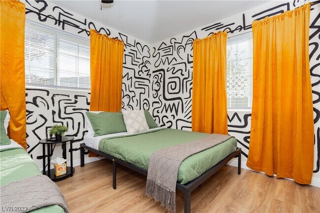 Building Photo - 2205 Santa Paula Dr