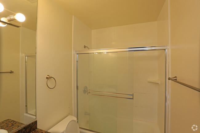 1BA/1BA-Bathroom - Mid-Wilshire Catalina