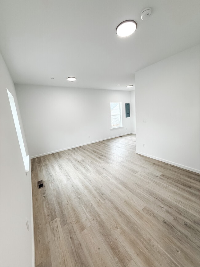 Building Photo - 6 Maryland Ave