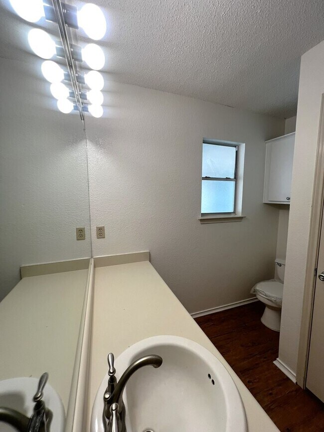 Building Photo - South Austin 3-bedroom/2-bath Home Reduced...