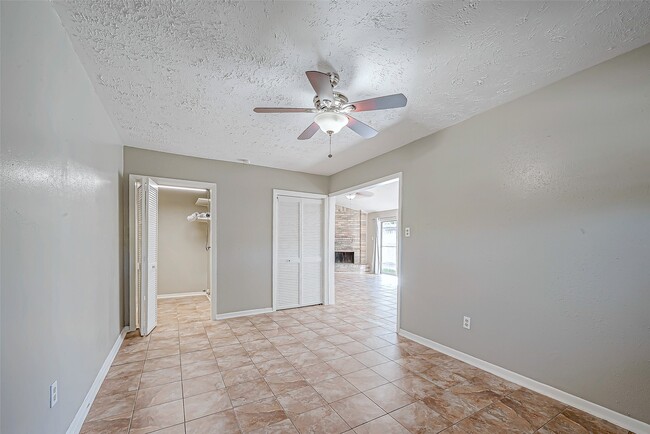 Building Photo - 5105 Beaver Hollow Dr