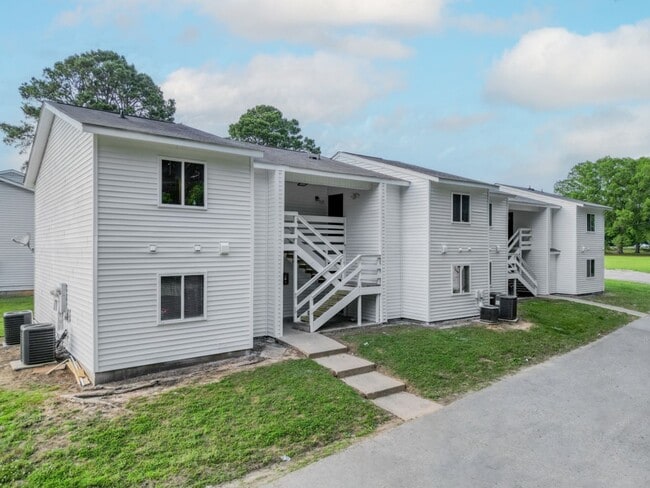 Building Photo - 363 Railroad St