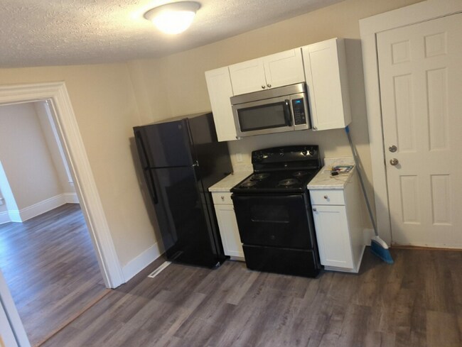 Building Photo - 2404 2nd St