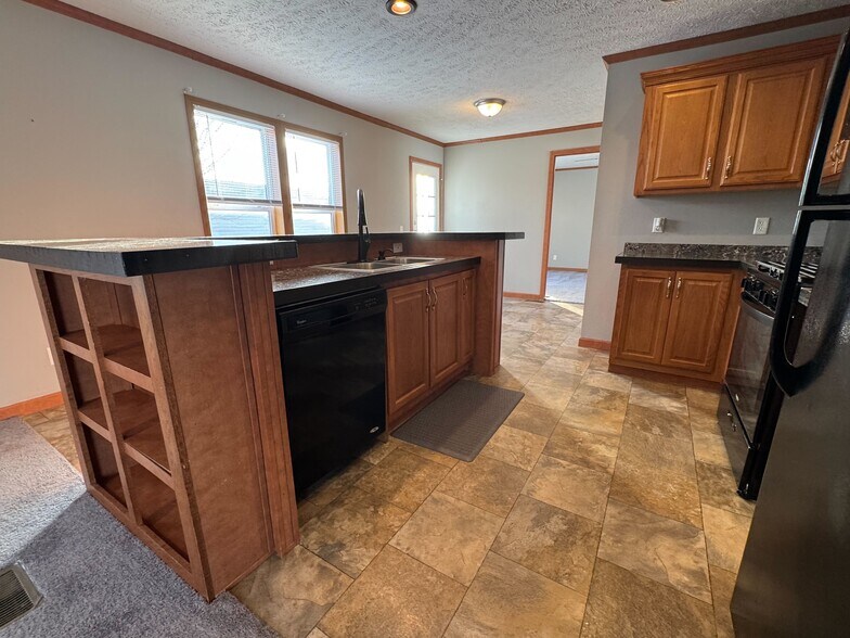 Building Photo - 2021 Lark Ln NW