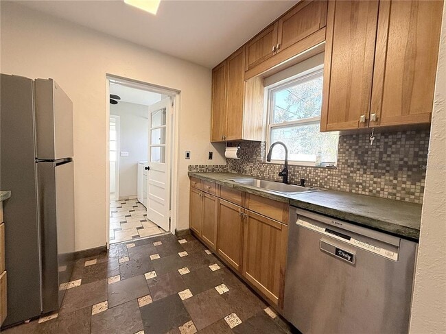 Building Photo - 105 N Aurora Ave