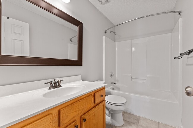 Building Photo - 2112 Echo Glen Ln