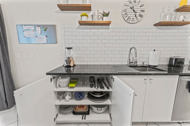 Building Photo - 8745 Sol Terrace