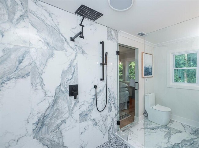 Building Photo - 2908 N Hills Dr NE