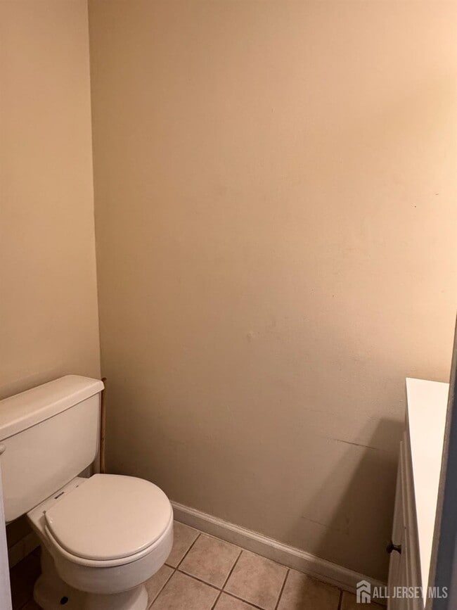 Building Photo - 489 Madison Dr