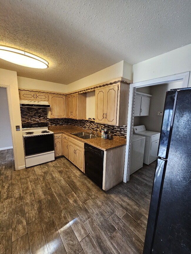 Building Photo - "Charming 2-Bed Oasis with Cozy Fireplace ...