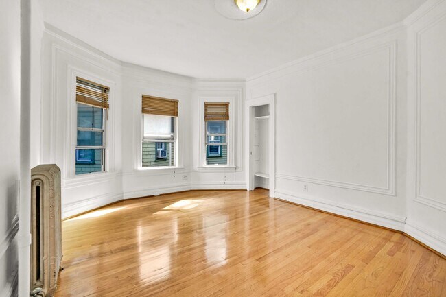 Building Photo - 1200 Beverley Rd