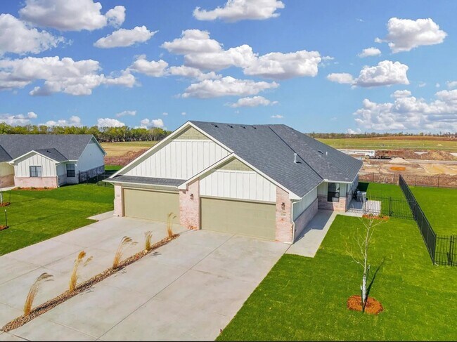 Primary Photo - 2133 E Elk Rdg Ave