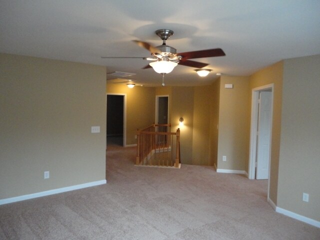 Building Photo - 335 Larktree Ln