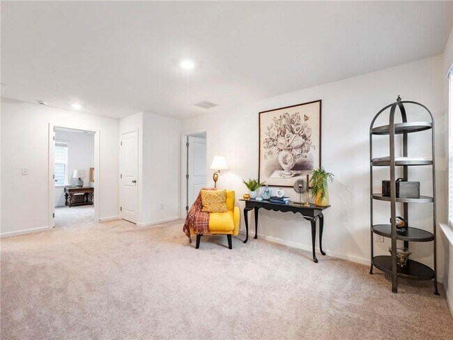 Building Photo - 680 Groover St