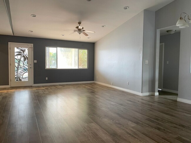 Building Photo - Beautiful NW Bakersfield Home with Lake Ac...