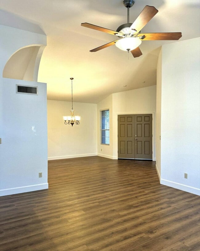 Building Photo - 313 W Monte Cristo Ave