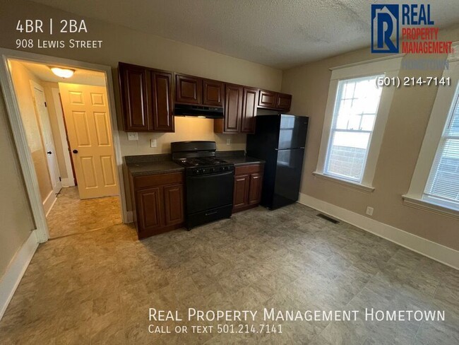 Building Photo - Gorgeous 4-Bedroom 2-Bath Home For Rent in...