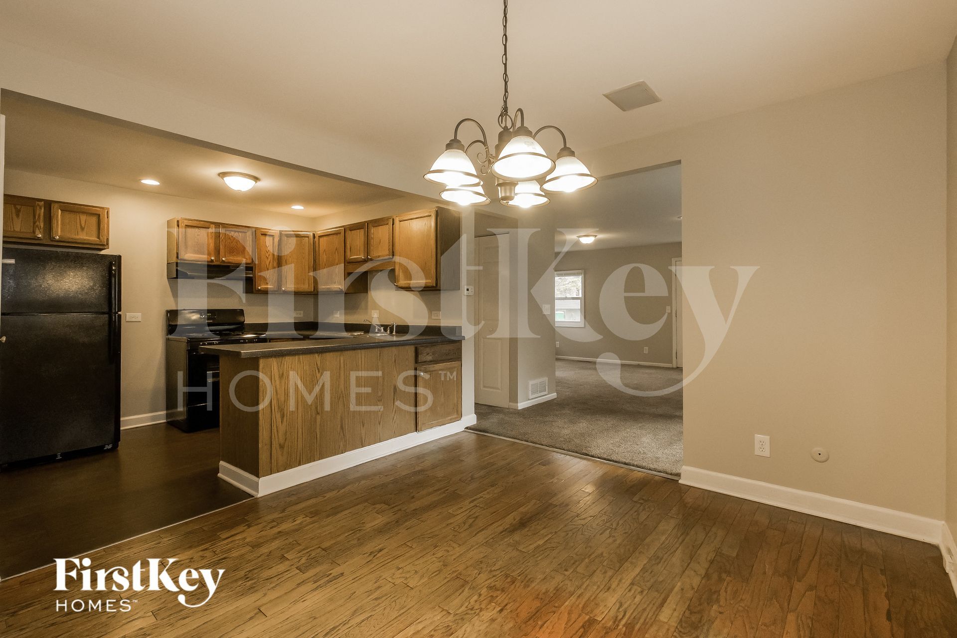 Building Photo - 611 W Oakwood Dr