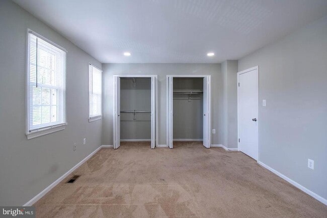 Building Photo - 9709 Lakepointe Dr