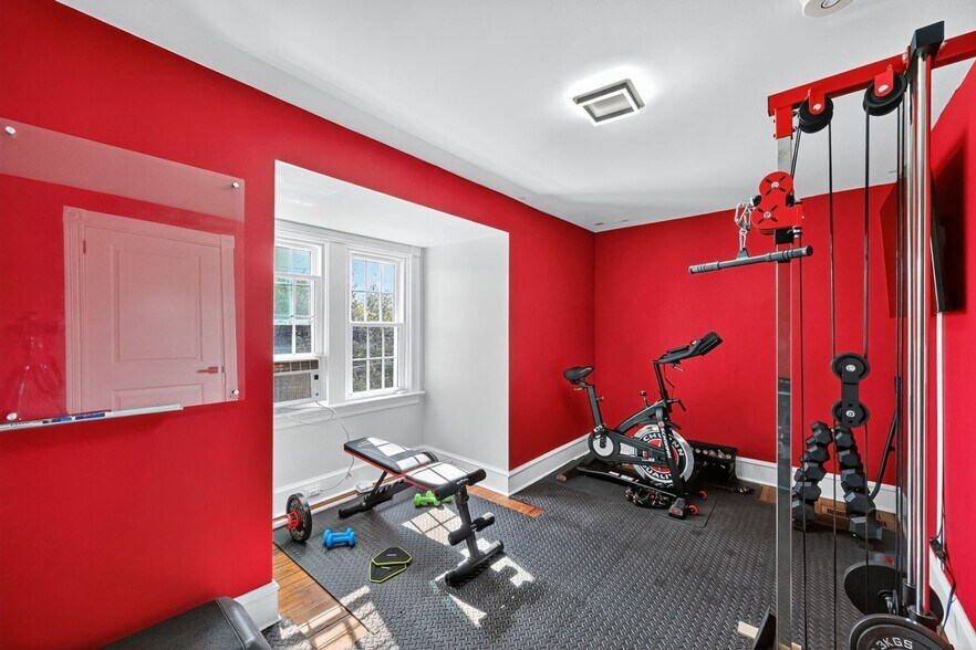 Building Photo - 147 E Liberty St