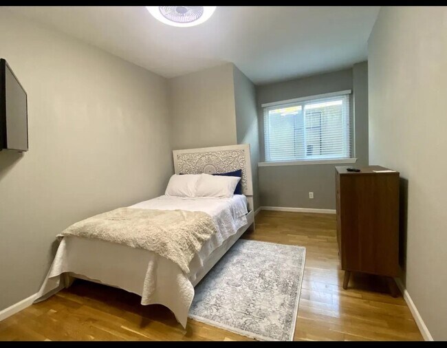 Building Photo - 1001 Mississippi St