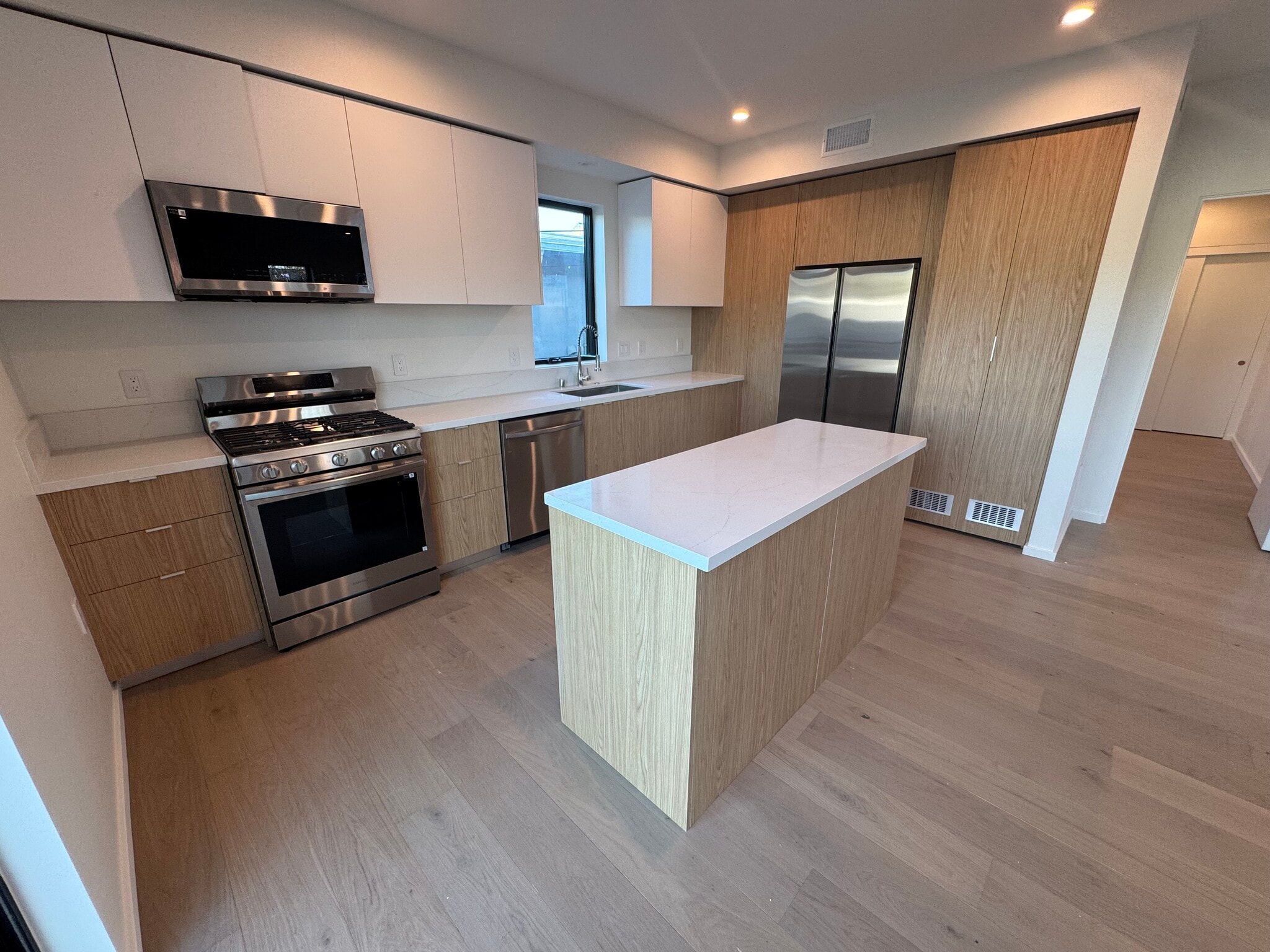 Building Photo - 2520 5th St