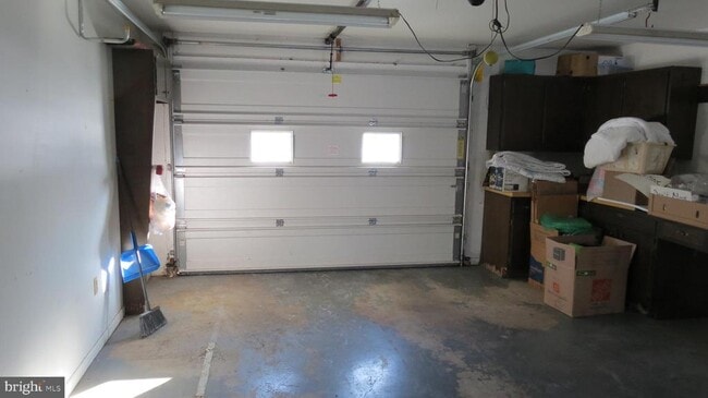 Building Photo - 1043 W Areba Ave