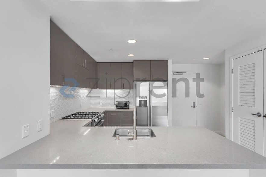 Building Photo - 52 Innes Ct