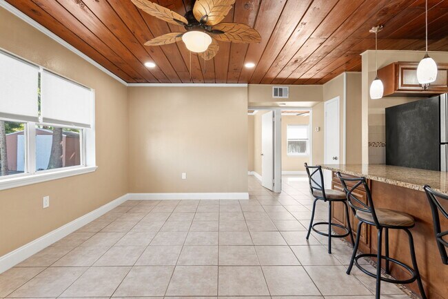 Building Photo - 327 Lee Ave