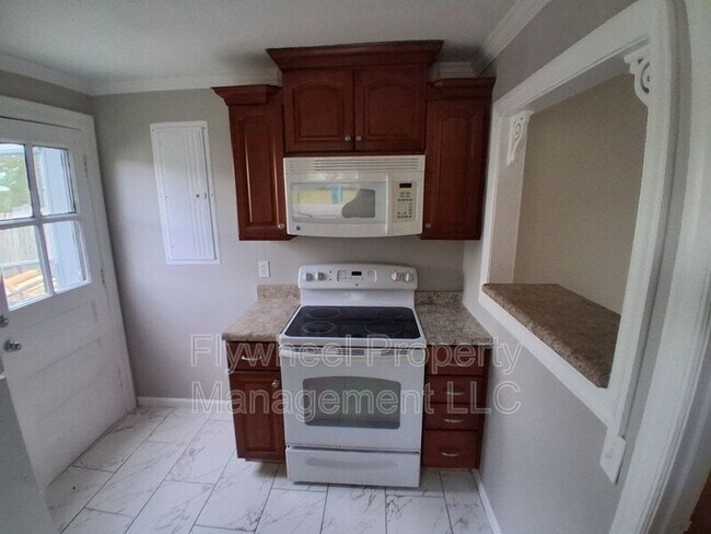 Building Photo - 81 Elberta St