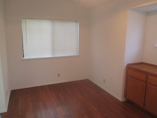 Building Photo - SPACIOUS 2 BEDROOM CONDO - EACH BED HAS OW...