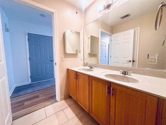 Building Photo - 5 Soho Dr