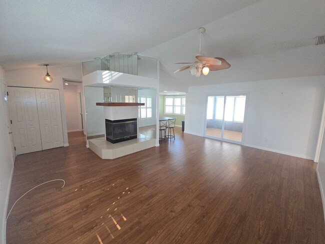 Building Photo - Charming 2 Bed 2 Bath in Holiday, Fl