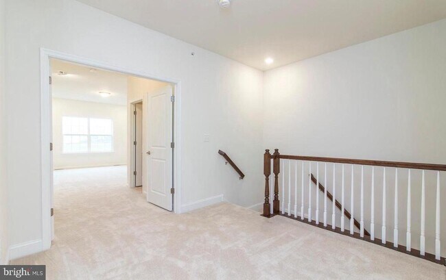 Building Photo - 128 Golden Vale Dr